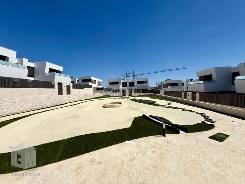 Foto d526124c-381e-4c72-861f-2596616e60f1. Casa adossada amb calefacció aparcament piscina a Villaviciosa de Odón