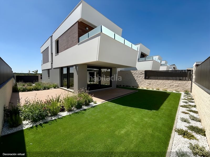 Foto e50cd65d-68f1-4757-8dfa-1b823796d112. Casa adossada amb calefacció aparcament piscina a Villaviciosa de Odón