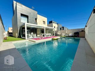 Casa en La C�rcaba-El Encinar-Montemolinos. Chalet independiente rinconada