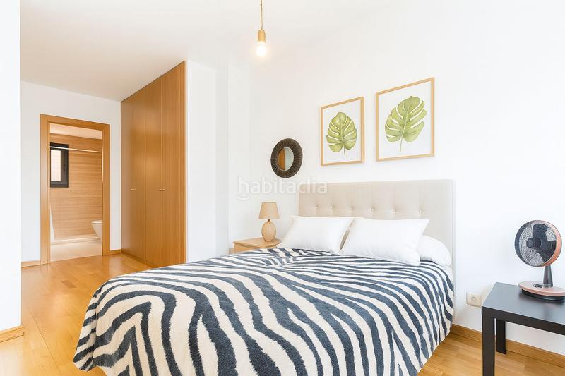 Foto 7a591015-a41e-41bc-b32f-6af9273339cb. Pis amb calefacció aparcament piscina a Montecarmelo Madrid