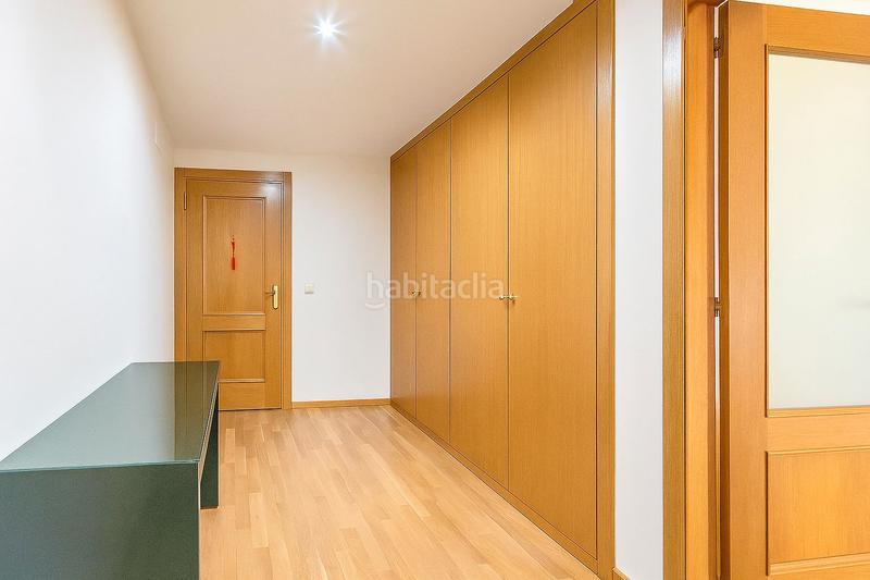 Foto aa954905-31f5-44dd-9319-bb2c0dad4ac1. Pis amb calefacció aparcament piscina a Montecarmelo Madrid