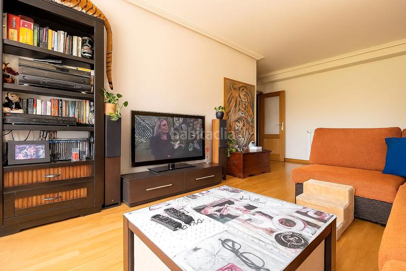 Foto e935e653-0dc6-4146-aa07-b9f9c9e7b300. Pis amb calefacció aparcament piscina a Montecarmelo Madrid