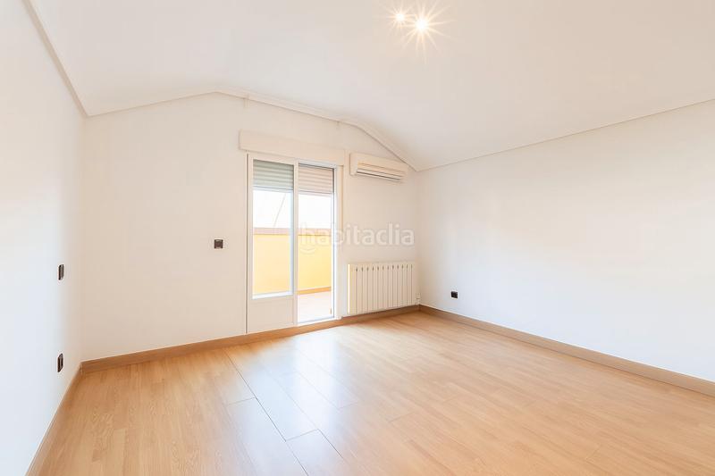 Foto 1c3b5941-a2d7-4e83-8f9f-60f6565328d8. Duplex avec chauffage dans Tres Olivos-Valverde Madrid