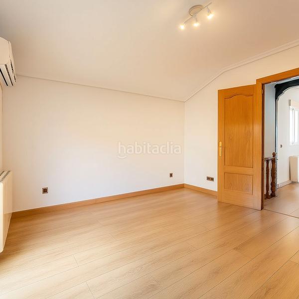 Foto ce9642c6-0766-481e-9674-dedff62ce2ef. Duplex avec chauffage dans Tres Olivos-Valverde Madrid