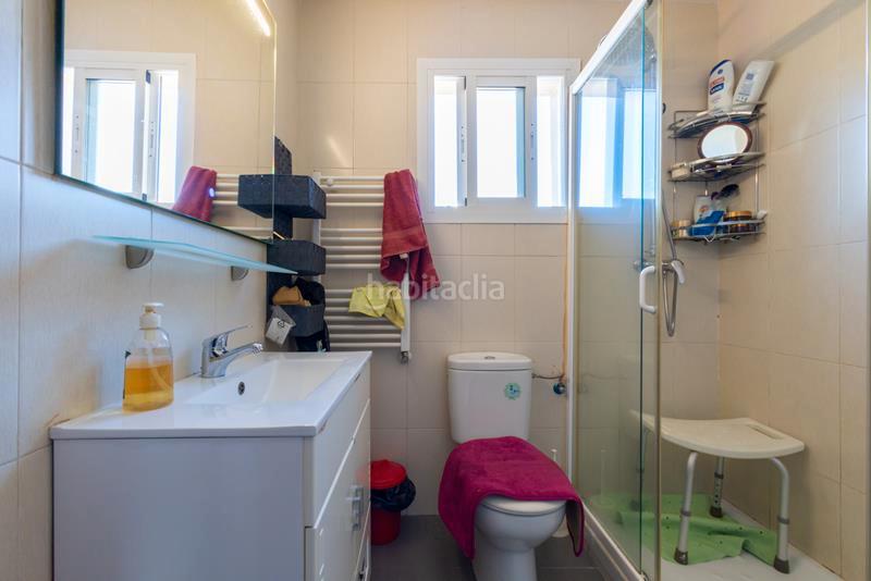 Foto 21bada52-4b56-48c1-ab0a-ced085be55a1. Casa adosada chalet adosado en caldas de estrach en Madrid