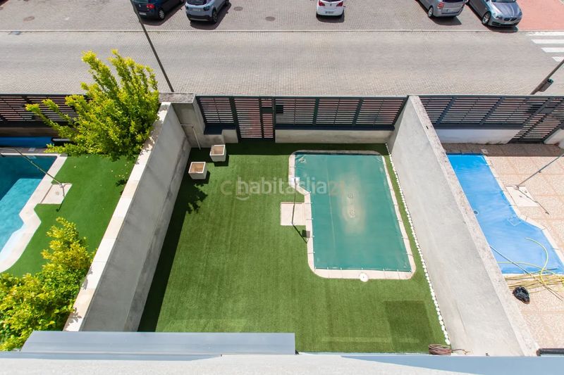Foto 0ce1b667-dbfa-4546-9e6d-ab28e88191ff. Casa adossada amb piscina a Parla este Parla