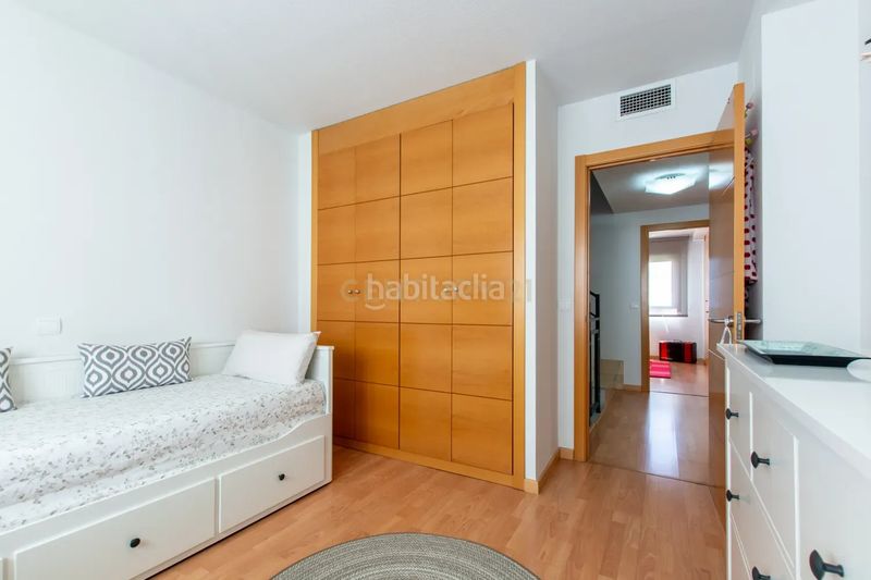 Foto cd556dd6-e672-4552-bd97-1512ef0eb5e6. Casa adossada amb piscina a Parla este Parla