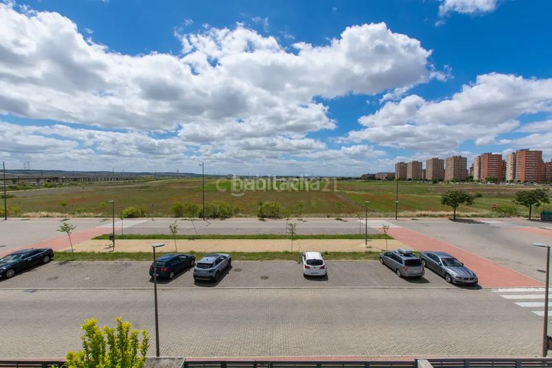 Foto cf857f64-1d8f-41f0-9bdb-bcbf14e5d039. Casa adossada amb piscina a Parla este Parla