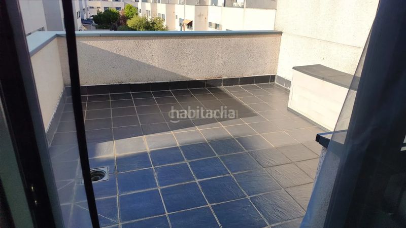 Foto e572121e-c630-4534-98eb-f2f28c5085b8. Casa adossada amb piscina a Parla este Parla