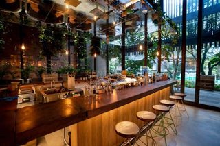Locale commerciale in Sector S. Local doble con restaurante de alto standing funcionando