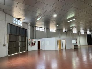 Location Bâtiment à usage industriel  Carrer sant martí. Suministros alta, ignifugada, dos entradas de camiones!