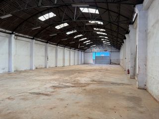 Lloguer Nau industrial  Carrer de castelló. Suministros alta! ignifugada!