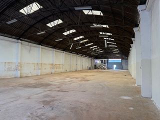 Location Bâtiment à usage industriel  Carrer de castelló. Suministros alta!