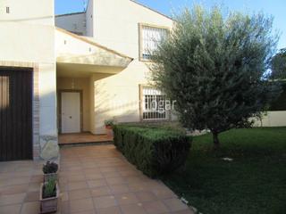 Rent Chalet in La Cañada. Chalet independiente cercano al centro también en venta y alquil