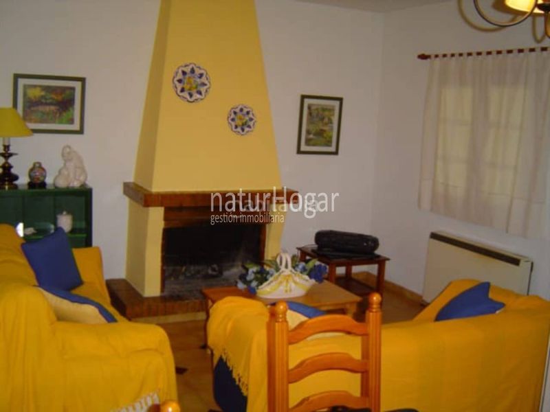 Foto 586ab451-a02d-4f35-82e3-a75d7f68be0e. Casa adossada amb aparcament piscina a La Cañada Paterna