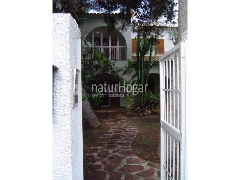 Foto c0f33c09-0f00-435d-8950-99e9ebbd7354. Casa adossada amb aparcament piscina a La Cañada Paterna