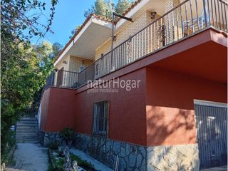 Chalet in La Cañada. Vivienda situada en muy buena zona, cerca de metro y servicios.