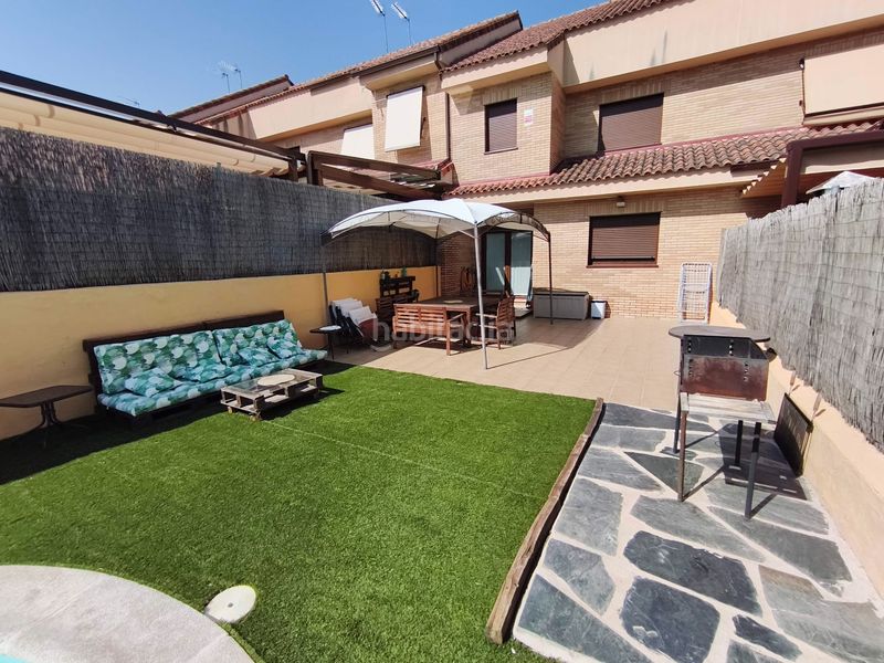 Foto dff37165-4fb2-432a-b573-658d86413823. Casa adossada amb calefacció aparcament piscina a Navalcarnero