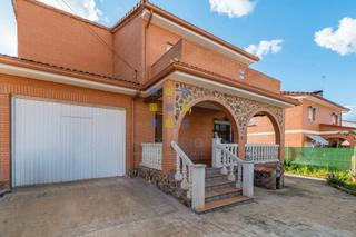 Xalet  Calle espinos. Chalet independiente en zona tranquila residencial
