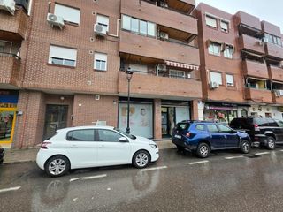 Rent Business premise in Plaza de la fragua 1. Local comercial en perfecto estado