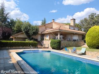 Xalet  Calle de los enebros. Chalet en los berrocales de alpedrete con piscina privada