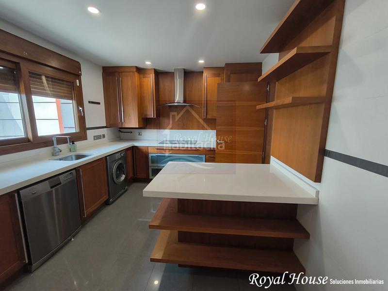 Foto 54a26ae0-276f-421e-8f03-60b266a205ea. Casa aparellada amb calefacció aparcament piscina a Collado Villalba