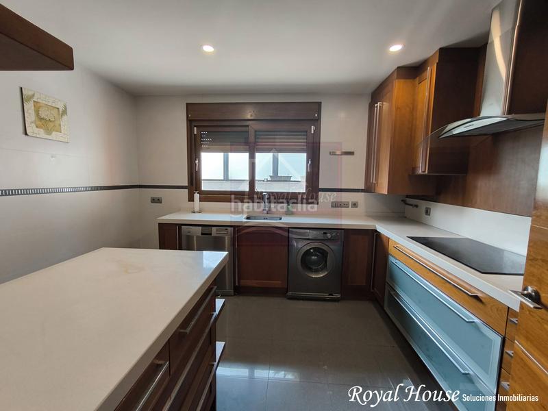 Foto 8c839635-e15b-4aeb-a05e-540ffd53a460. Casa aparellada amb calefacció aparcament piscina a Collado Villalba