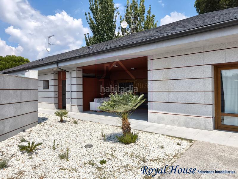 Foto 9577c716-bd40-46b1-9ead-d3dfaa9e6429. Casa aparellada amb calefacció aparcament piscina a Collado Villalba