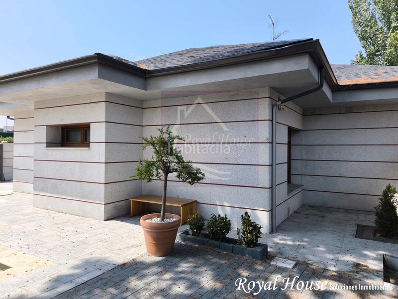 Foto c8e64857-d62a-4d84-b981-f65828856b4c. Casa aparellada amb calefacció aparcament piscina a Collado Villalba