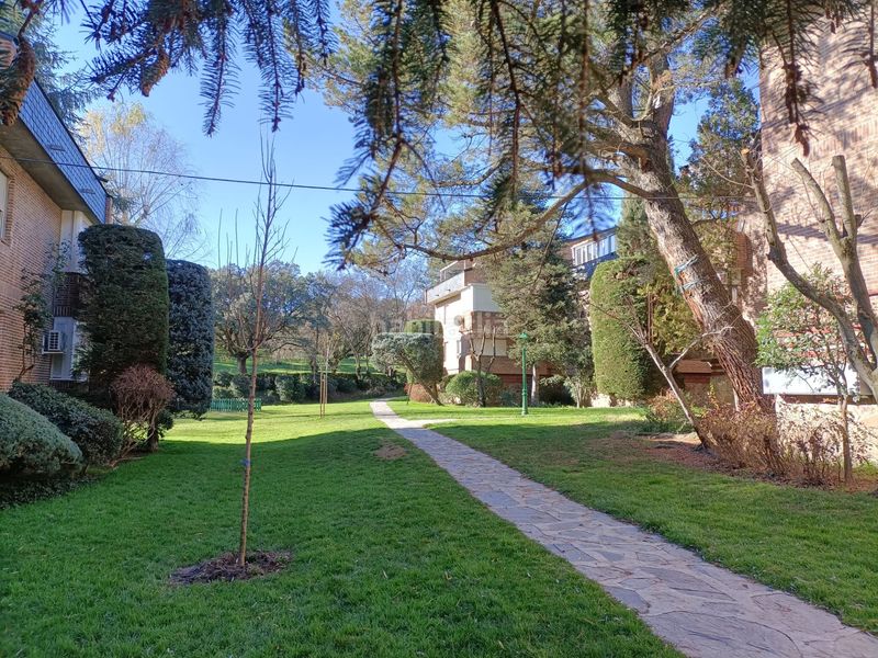 Foto 2ab51e44-c4b5-4662-94ca-ebb9a7d394d3. Casa adossada amb xemeneia calefacció piscina a El Guijo-Colonia España Galapagar