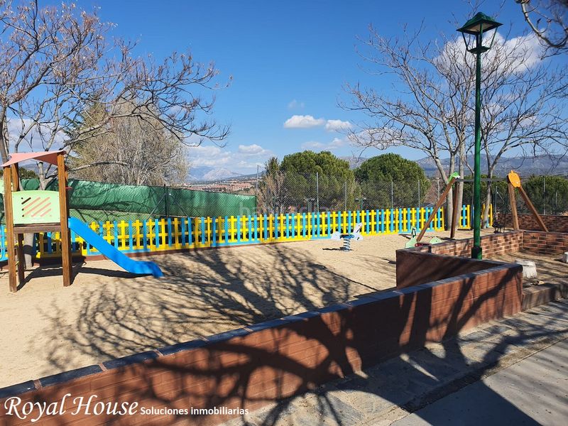Foto e87b74ec-f18d-4d86-875b-da5255956123. Casa adossada amb xemeneia calefacció piscina a El Guijo-Colonia España Galapagar