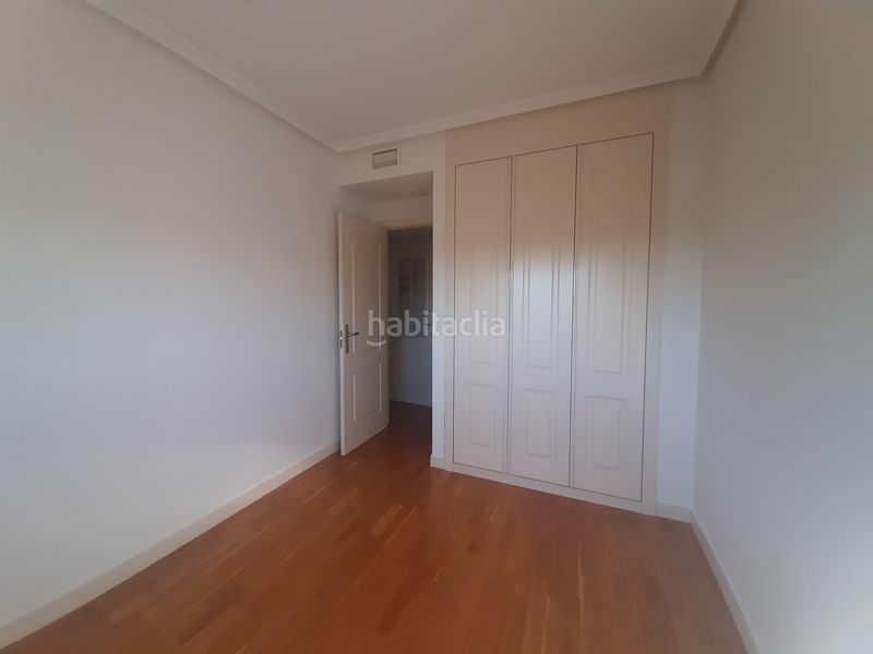 Foto 49c205f0-5af1-41cd-870a-616c9c537be9. Rent flat with heating parking pool in Valdezarza Madrid