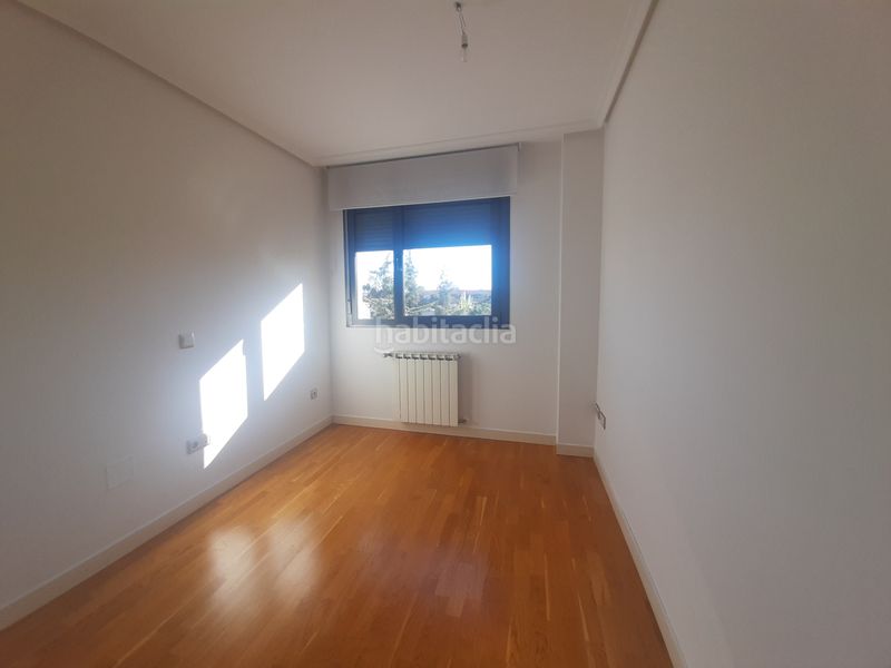 Foto 74af44a8-385a-42c1-9fe3-a0dcea2cf668. Rent flat with heating parking pool in Valdezarza Madrid