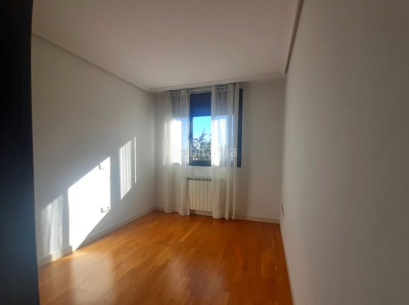 Foto 7a0a51d9-799a-4c10-9bdc-53307ac3e19f. Rent flat with heating parking pool in Valdezarza Madrid
