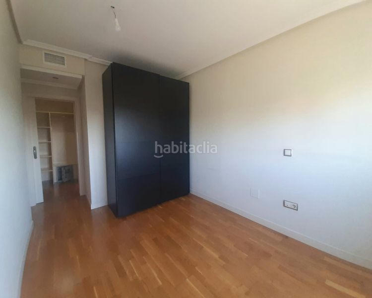 Foto e4c07ed8-8e25-40b6-834b-5afbd17945f5. Rent flat with heating parking pool in Valdezarza Madrid