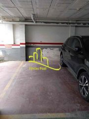 Parking coche en Travessera de barcelona 2. Varias plazas de parking de diferentes tamaños