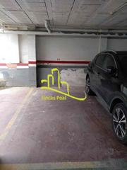 Aparcament cotxe a Travessera de barcelona 2. Varias plazas de parking de diferentes tamaños