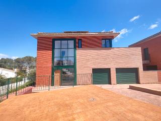 Casa aparellada  Carrer major. Oportunidad a estrenar