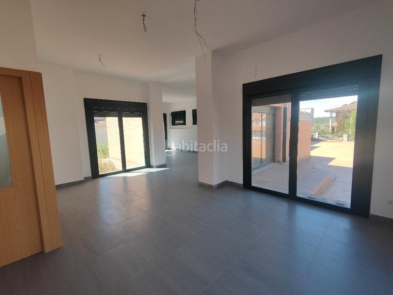 Foto a3add016-c99f-4dde-8b68-f0076e4b70cc. Casa aparellada a Olèrdola