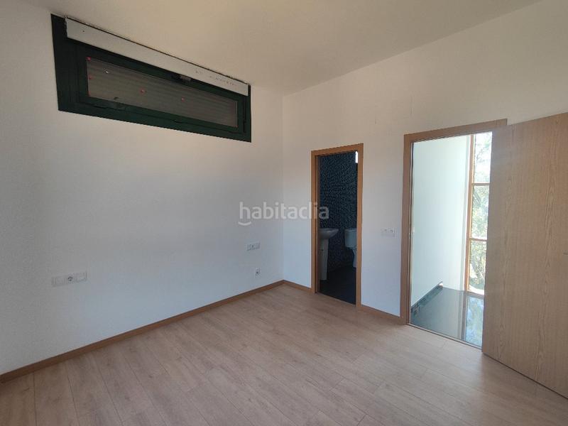 Foto ac37f5ae-e0cb-4e71-b52d-82e34f2b95f0. Casa aparellada a Olèrdola