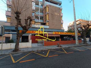 Local Comercial  Carrer del rin. En la playa a pasos del agua amplia terraza