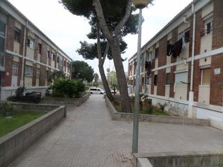 Appartement  Carrer camps blancs. Okupado ilegalmente