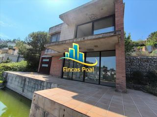 Chalet in Vallirana. Casa independiente con piscina y parcela de 903 m² en vallirana