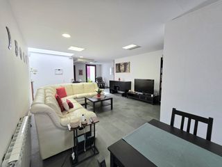 Maison jumelée à Tueda. Casa con local en muy buena ubicación en sant feliu
