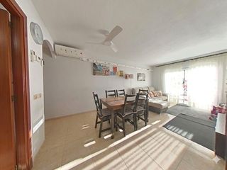 Apartament a Mossèn gaspar bosch 45. Soleado piso, con ascensor en el edificio.