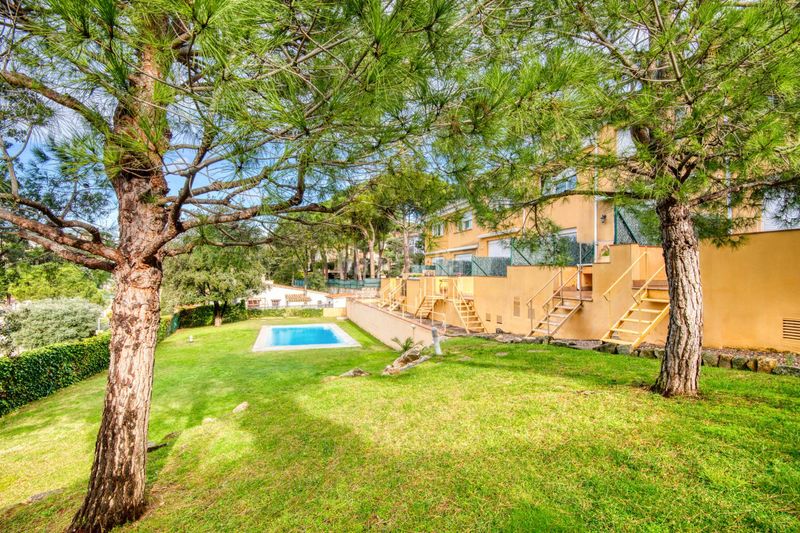 Foto f1cea187-a0d9-4e1e-b046-4884c26c1215. Casa adossada amb calefacció piscina a Los Pinos-Politur Platja d´Aro