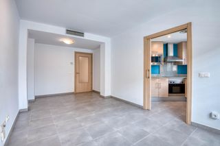 Pis  De cabanyes 21. Piso luminoso listo para entrar a vivir. sant feliu de guíxols