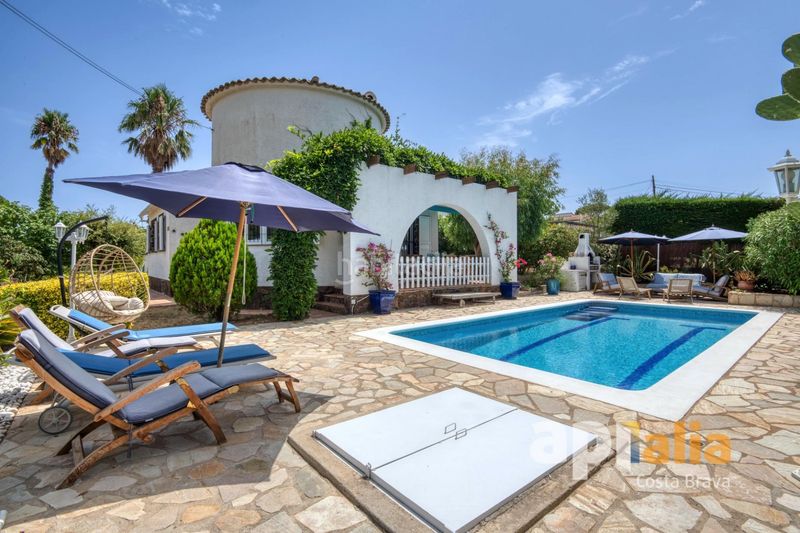 Foto d4f0beb3-f3a2-4ed5-8767-eccf2fc73437. Xalet amb aparcament piscina a Cabanyes-Mas Ambrós-Mas Pallí Calonge
