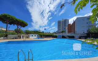 Appartement  Mediterrània. Apartamento totalmente reformado con piscina y licencia turístic