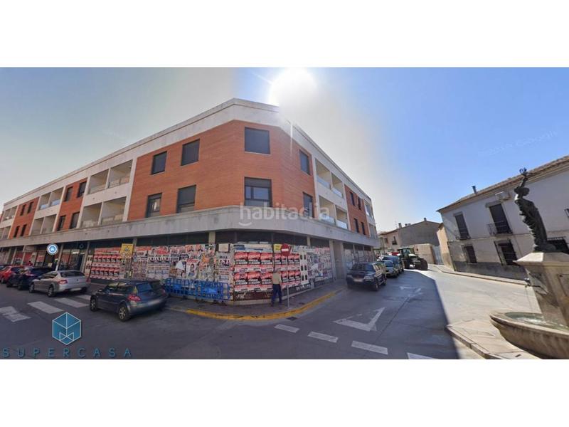 Foto 7b769376-1db0-4037-860b-8961ecc156a7. Locale commerciale in Mora